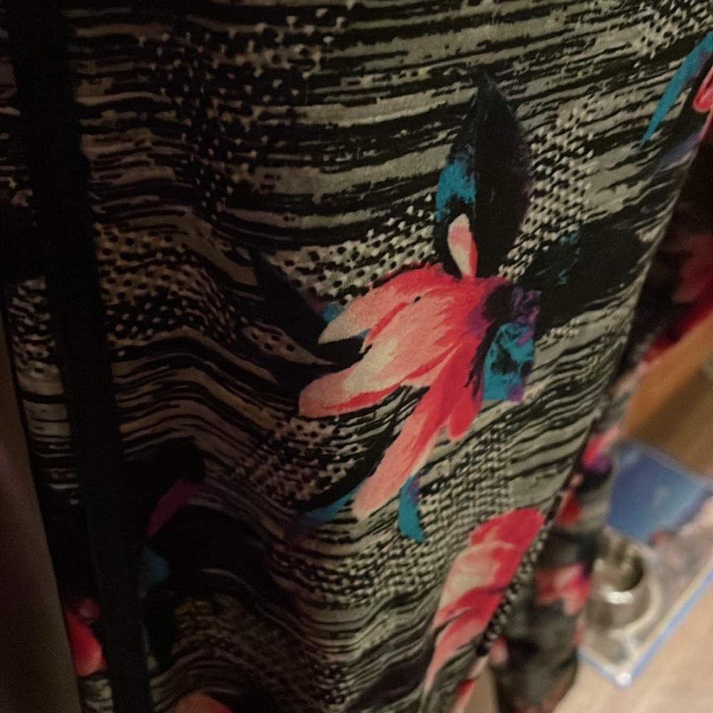 ‼️Free with Purchase‼️ Floral Leggings 🌺💜🦋 - Picture 7 of 13
